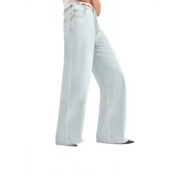 Wide Leg Light Wash Jeans - Women's Casual Denim - Picture 5 of 8